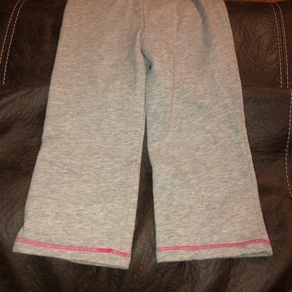 5/$10 Circo size 2T gray sweatpants with pink heart - Picture 3 of 7